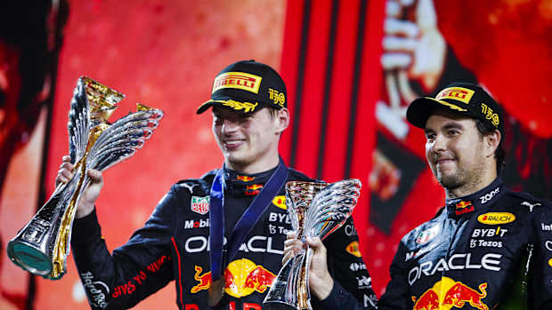 Checo Pérez termina tercero y Leclerc frustra el sueño de Red Bull