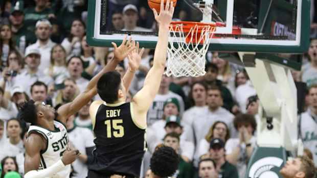 zach edey game winner vs michigan state