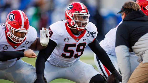 UGA left tackle Broderick Jones warms up pre-game