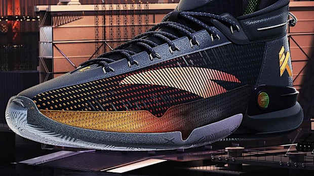 Side view of Klay Thompson's black and gold ANTA basketball shoe.