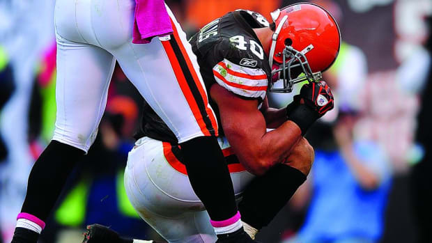 Cleveland Browns running back Peyton Hillis celebrates after rushing for a touchdown during the second quarter against the Cincinnati Bengals at Browns Stadium.