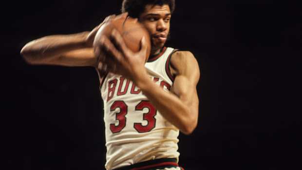 Milwaukee Bucks center Kareem Abdul-Jabbar (33). 