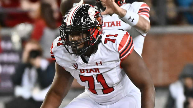 Utah Utes offensive lineman Braeden Daniels (71) lines up for a play against the Washington State Cougars in the second half at Gesa Field at Martin Stadium.