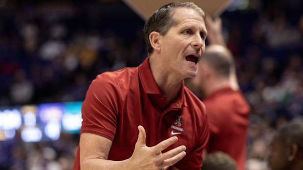Razorbacks coach Eric Musselman on sideline at LSU