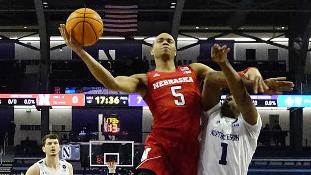 MBB vs Northwestern 2022.02.21 USATSI_17746474 Bryce McGowens and Chase Audige 