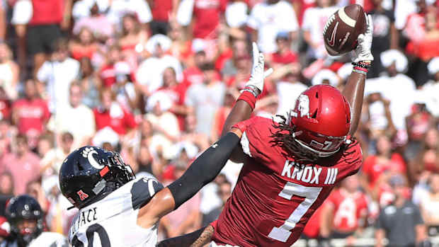 TREY KNOX CATCHES JUMP PASS FROM KJ JEFFERSON AGAINST CINCINNATI.