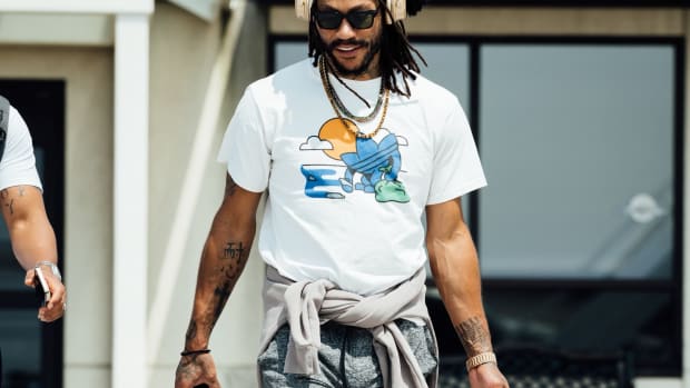 Derrick Rose carries his suitcase to the team plane.