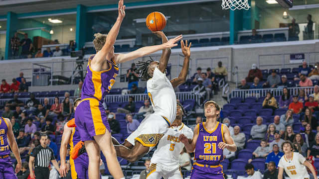 UNC basketball recruiting prospect Caleb Holt