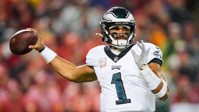 jalen hurts chiefs 4