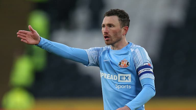 'Not anytime soon' - Sunderland boss gives timeframe for Corry Evans return