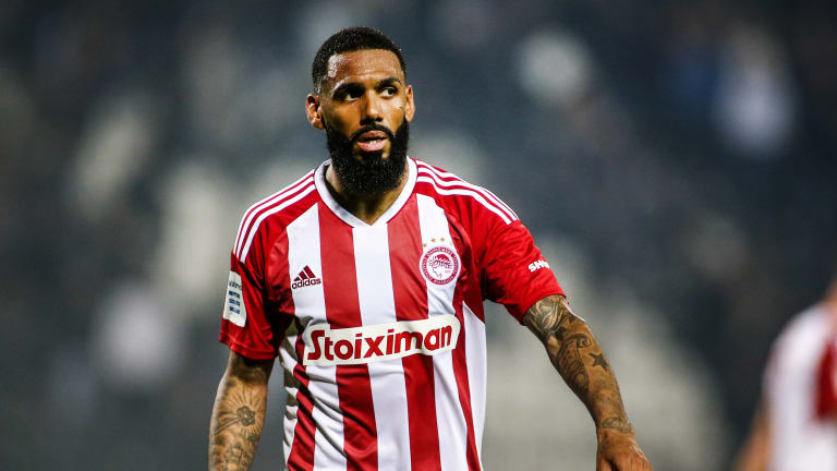 'No discussions' - Sunderland boss says Yann M'Vila is not a target
