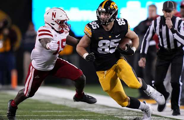 Ernest Hausmann and Luke Lachey 2022 Nebraska Iowa football USATSI_19502325