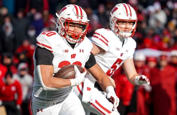 Isaac Guerendo run 2022 Nebraska Wisconsin football USATSI_19465575