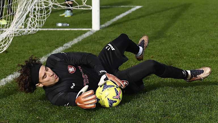 Los detalles del contrato de Memo Ochoa con el Salernitana