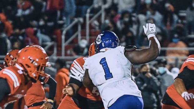 Wisconsin defensive line target Ashton Sanders doing a pass-rush move in a game during his junior year.
