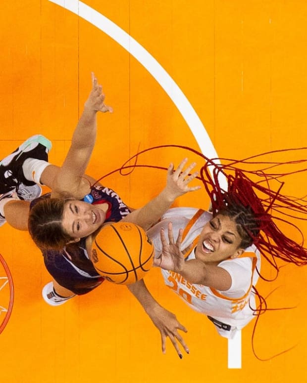 Tennessee center Tamari Key (20) shoots the ball over Belmont forward Madison Bartley (3) during a second round NCAA Division I Women's Basketball Championship game between No. 4 Tennessee and No. 12 Belmont at Thompson-Boling Arena in Knoxville, Tenn. on Monday, March 21, 2022.

Kns Ncaa Lady Vols Belmont