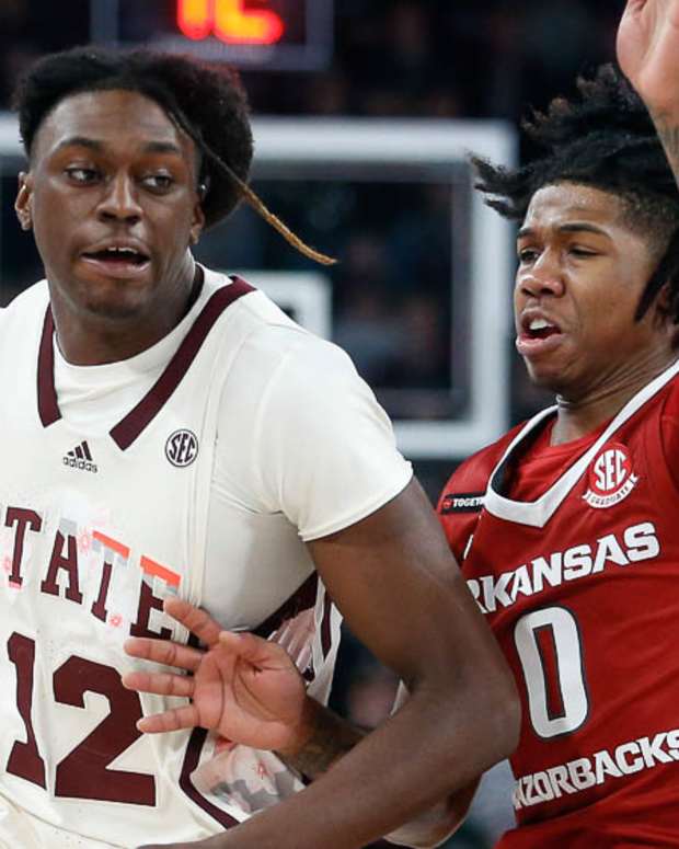 Razorbacks' Khalif Battle guarding Mississippi State's Keshawn Murphy