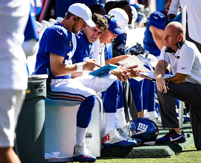 Eli Manning mentors Daniel Jones