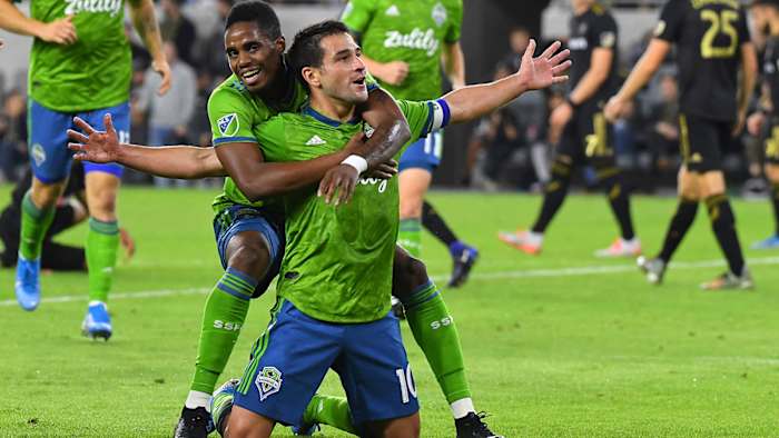 Nicolas Lodeiro scores for Seattle Sounders vs. LAFC