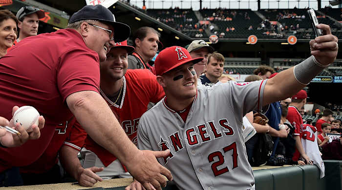 mike-trout-selfie.jpg
