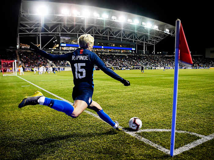 megan-rapinoe-corner-kick-uswnt.jpg