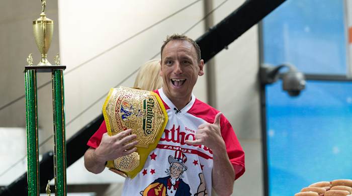 joey-chestnut-chicken-wings.jpg