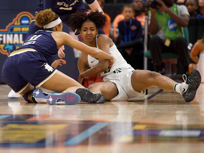 didi-richards-defense-baylor.jpg