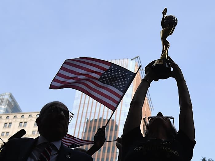 cordeiro-rapinoe-shadow-trophy-wwc.jpg
