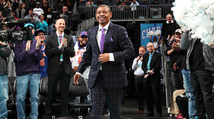 muggsy-bogues-hornets-walk.jpg