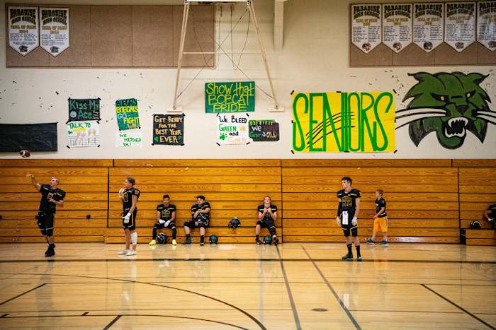 paradise-high-gym-players