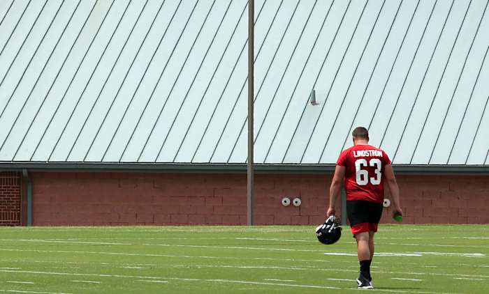 falcons-rookie-camp-lindstrom-walkoff.jpg