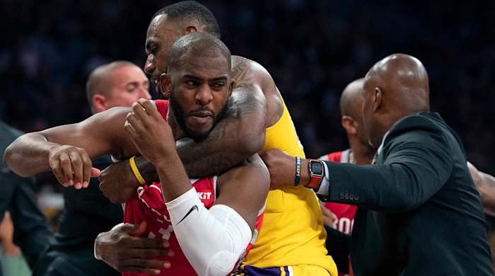 lebron-james-lakers-rockets-fight.jpg