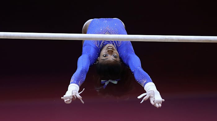 simone-biles-er-worlds-quals.jpg
