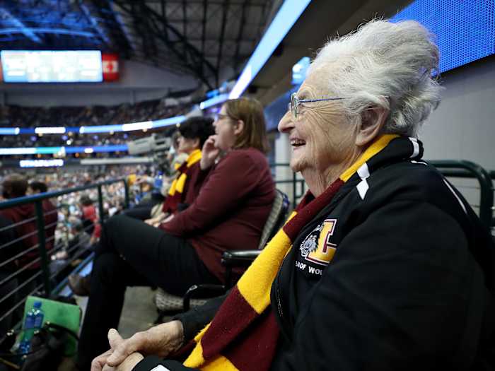 sister-jean-loyola-chicago-ramblers.jpg