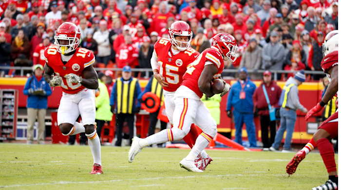 chiefs-motion-handoff.jpg