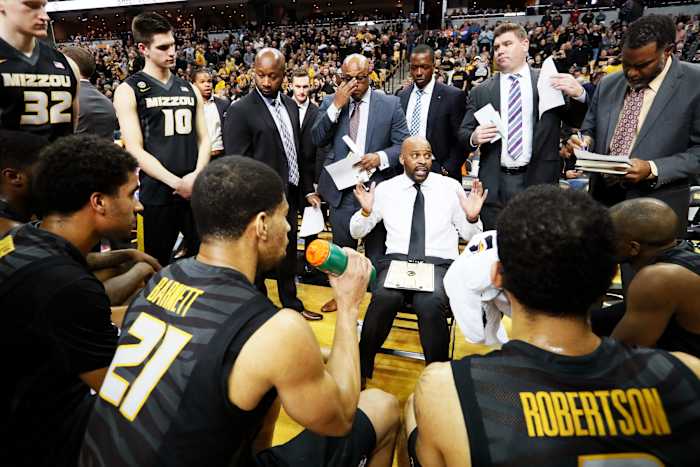 cuonzo-martin-missouri-huddle.jpg