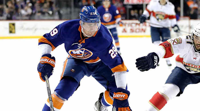 brock-nelson-islanders-contract-1300.jpg