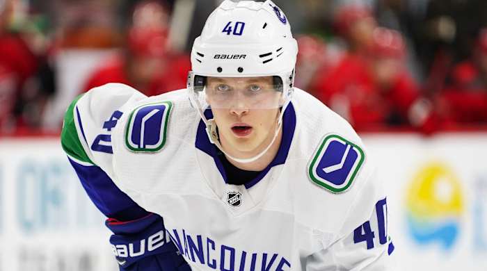 elias-pettersson-vancouver-canucks.jpg