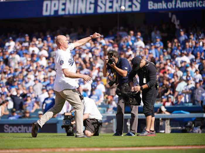 kirk-gibson-first-pitch.jpg