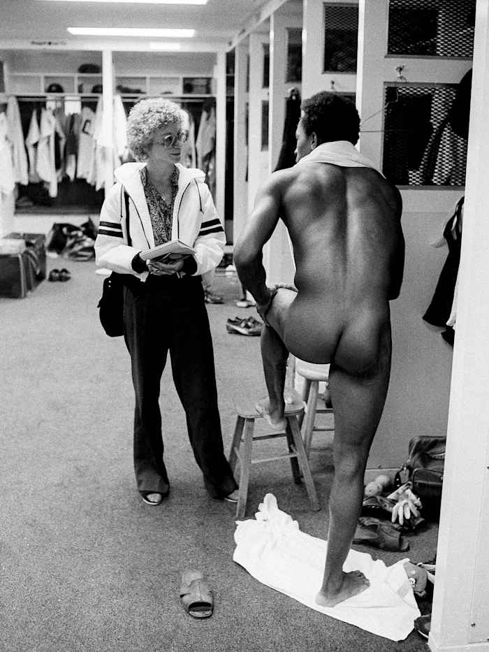 willie-randolphn-female-reporter-lockerroom.jpg