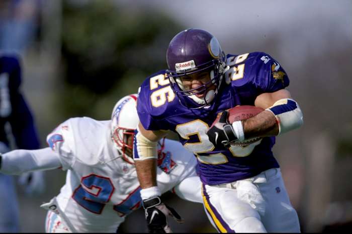 Robert Smith carries during the regular-season finale, a 26-16 victory at Tennessee.