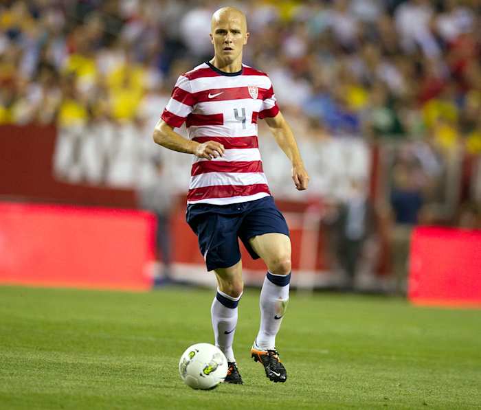 2012-USA-home-uniform-Michael-Bradley-opx9-105976.jpg