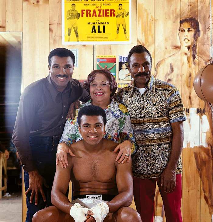 1974-Muhammad-Ali-brother-Rahman-mother-Pdessa-father-Cassius-014473364.jpg