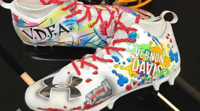 vernon-davis-week-13-cleats.jpg