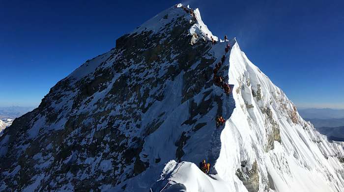 Everest climbers summit virtual reailty