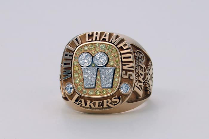 2001-Los-Angeles-Lakers-NBA-Championship-ring.jpg
