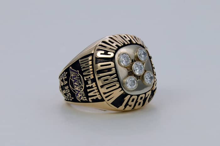 1987-Los-Angeles-Lakers-NBA-Championship-ring.jpg