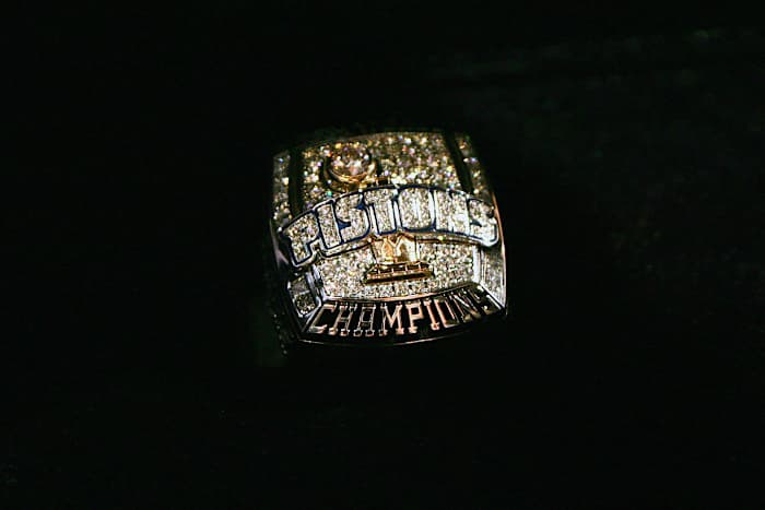 2004-Detroit-Pistons-NBA-Championship-ring.jpg