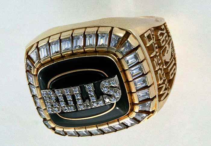 1992-Chicago-Bulls-NBA-Championship-ring.jpg
