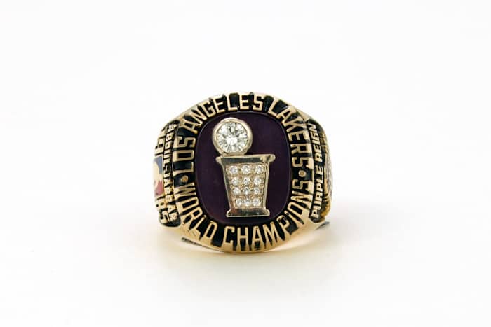 1985-Los-Angeles-Lakers-NBA-Championship-ring.jpg